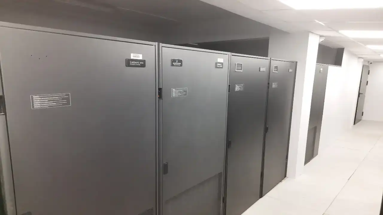 Pasokan Listrik Tanpa Gangguan UPS